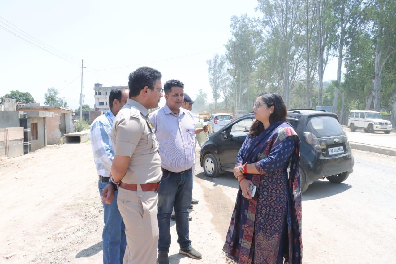 चुनाव व्यय पर्यवेक्षक ने नूरपुर में किया अंतर्राज्यीय नाकों का दौरा